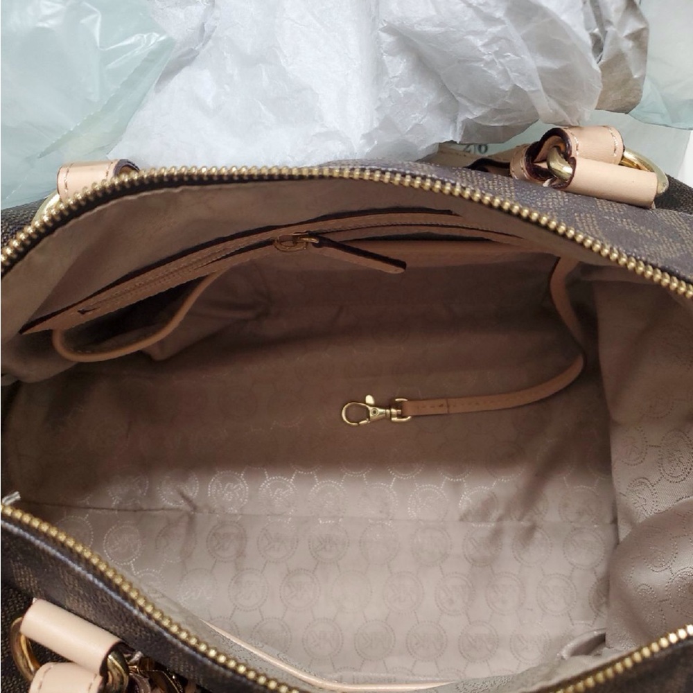 💛 Michael Kors Signature “Grayson” Shoulder Bag - Picture 4 of 9